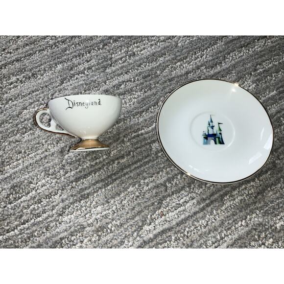 Vintage TEA CUP & SAUCER Disneyland Tinkerbell & Castle Porcelain & Gold Trim - Picture 1 of 8